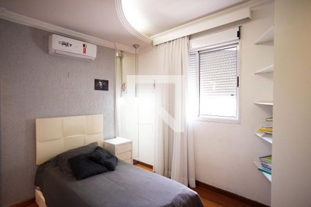 Casa à venda com 570m², 8 quartos e 4 vagasQuarto 2 - Suíte 