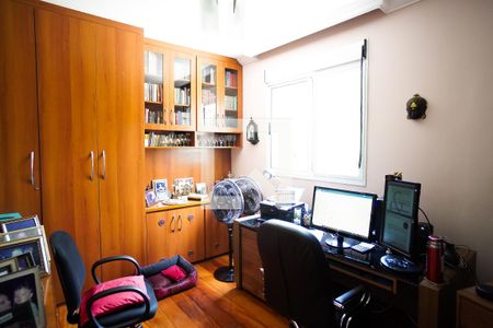 Casa à venda com 570m², 8 quartos e 4 vagasEscritorio 2