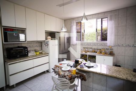 Casa à venda com 570m², 8 quartos e 4 vagasCozinha