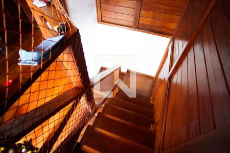 Casa à venda com 570m², 8 quartos e 4 vagasEscada casa 2