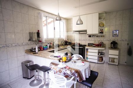 Casa à venda com 570m², 8 quartos e 4 vagasCozinha