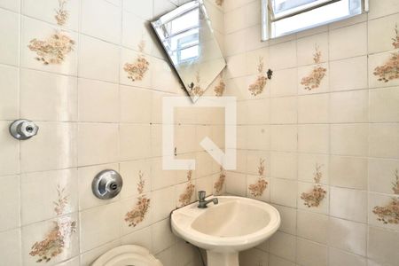 Casa à venda com 180m², 4 quartos e 2 vagas Casa à venda com 180m², 4 quartos e 2 vagasLavabo