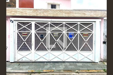 Casa à venda com 180m², 4 quartos e 2 vagas Casa à venda com 180m², 4 quartos e 2 vagasFachada