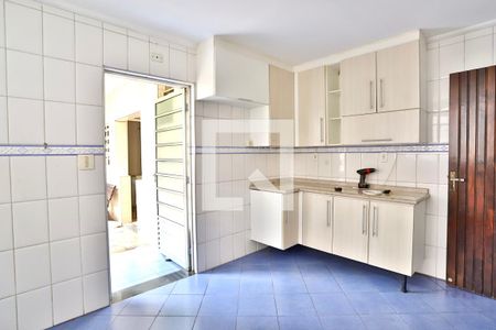 Casa à venda com 180m², 4 quartos e 2 vagas Casa à venda com 180m², 4 quartos e 2 vagasCozinha