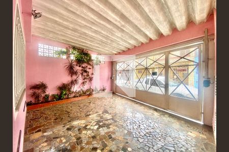 Casa à venda com 180m², 4 quartos e 2 vagas Casa à venda com 180m², 4 quartos e 2 vagasÁrea Externa