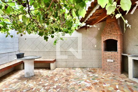 Casa à venda com 180m², 4 quartos e 2 vagas Casa à venda com 180m², 4 quartos e 2 vagasÁrea Externa