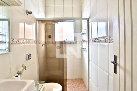Casa à venda com 180m², 4 quartos e 2 vagas Casa à venda com 180m², 4 quartos e 2 vagasBanheiro