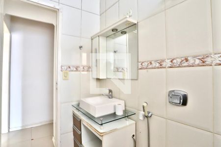 Casa à venda com 180m², 4 quartos e 2 vagas Casa à venda com 180m², 4 quartos e 2 vagasBanheiro