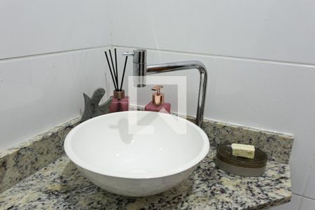 Casa de condomínio à venda com 64m², 2 quartos e 1 vaga Casa de condomínio à venda com 64m², 2 quartos e 1 vagaBanheiro da Suíte 2