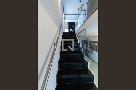 Apartamento à venda com 160m², 3 quartos e 3 vagasEscada