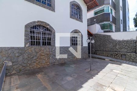Casa à venda com 314m², 4 quartos e 3 vagasEntrada