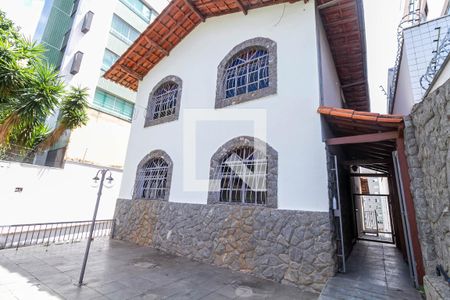 Casa à venda com 314m², 4 quartos e 3 vagasEntrada