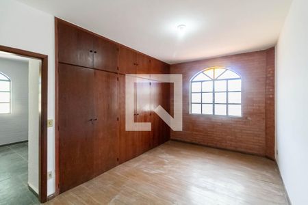 Casa à venda com 314m², 4 quartos e 3 vagasSuíte