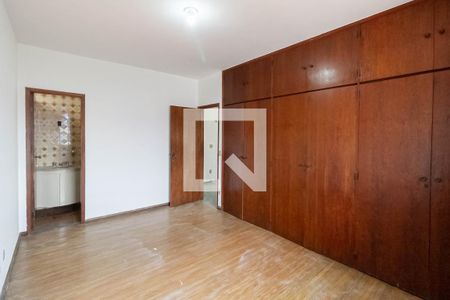 Casa à venda com 314m², 4 quartos e 3 vagasSuíte