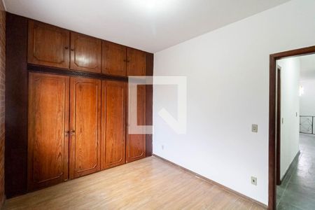 Casa à venda com 314m², 4 quartos e 3 vagasQuarto 2