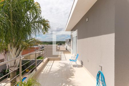 Casa de condomínio à venda com 296m², 3 quartos e 4 vagas Casa de condomínio à venda com 296m², 3 quartos e 4 vagasTerraço da Suíte 1