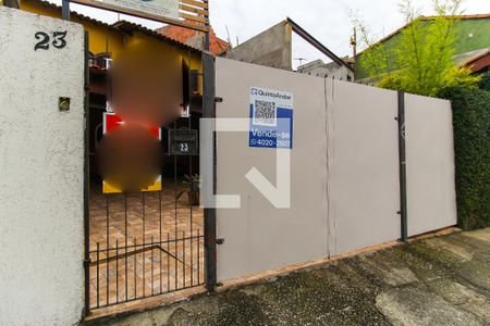 Casa à venda com 102m², 3 quartos e 4 vagas Casa à venda com 102m², 3 quartos e 4 vagasFachada