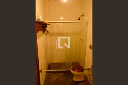 Casa de condomínio à venda com 278m², 5 quartos e 5 vagas Casa de condomínio à venda com 278m², 5 quartos e 5 vagasBanheiro da Suíte