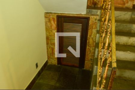 Casa de condomínio à venda com 278m², 5 quartos e 5 vagas Casa de condomínio à venda com 278m², 5 quartos e 5 vagasArmario da Escada