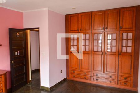 Casa de condomínio à venda com 278m², 5 quartos e 5 vagas Casa de condomínio à venda com 278m², 5 quartos e 5 vagasQuarto 1