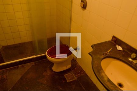 Casa de condomínio à venda com 278m², 5 quartos e 5 vagas Casa de condomínio à venda com 278m², 5 quartos e 5 vagasBanheiro da Suíte