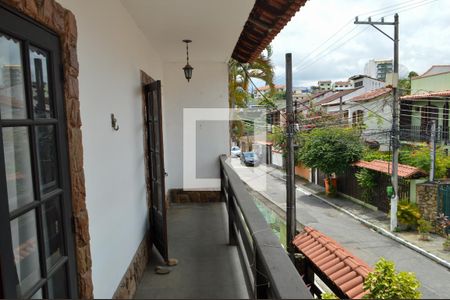 Casa de condomínio à venda com 278m², 5 quartos e 5 vagas Casa de condomínio à venda com 278m², 5 quartos e 5 vagasVaranda