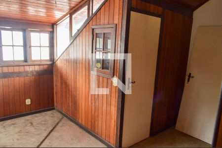 Casa de condomínio à venda com 278m², 5 quartos e 5 vagas Casa de condomínio à venda com 278m², 5 quartos e 5 vagasArmario do Sótão