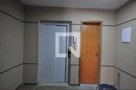 Apartamento à venda com 34m², 1 quarto e sem vagaElevador