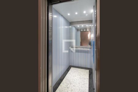 Apartamento à venda com 39m², 2 quartos e sem vaga Apartamento à venda com 39m², 2 quartos e sem vagaElevador