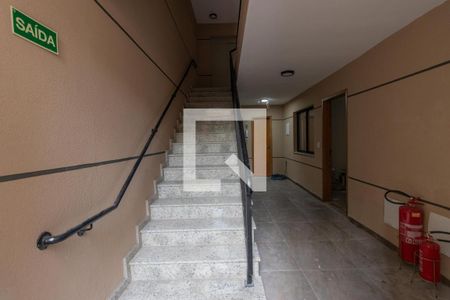 Apartamento à venda com 39m², 2 quartos e sem vaga Apartamento à venda com 39m², 2 quartos e sem vagaEscada