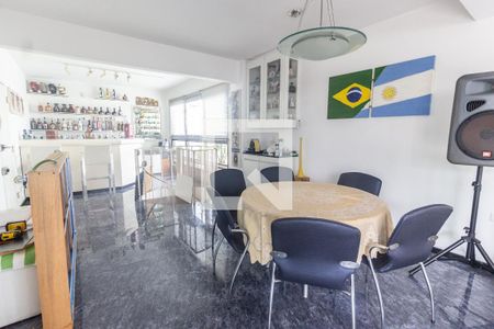 Apartamento à venda com 520m², 4 quartos e 5 vagas Apartamento à venda com 520m², 4 quartos e 5 vagasEspaço Gourmet