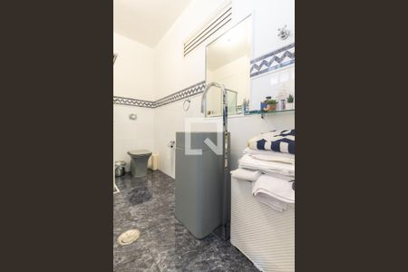 Apartamento à venda com 520m², 4 quartos e 5 vagas Apartamento à venda com 520m², 4 quartos e 5 vagasBanheiro de serviço 2