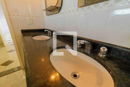 Casa de condomínio à venda com 185m², 4 quartos e 2 vagasBanheiro da Suíte 2