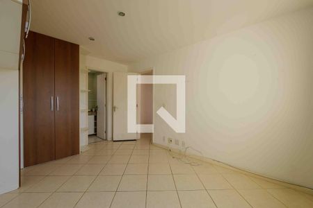 Casa de condomínio à venda com 185m², 4 quartos e 2 vagasSuíte 1