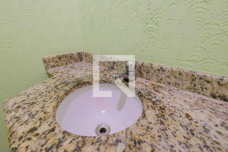 Casa de condomínio à venda com 185m², 4 quartos e 2 vagasLavabo