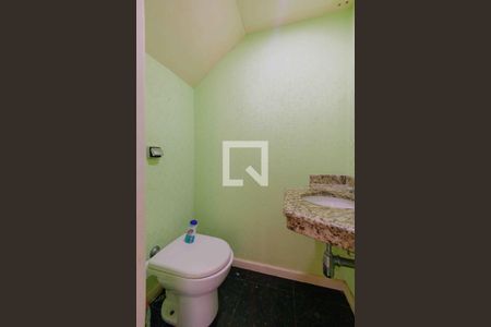 Casa de condomínio à venda com 185m², 4 quartos e 2 vagasLavabo