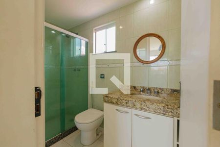 Casa de condomínio à venda com 185m², 4 quartos e 2 vagasBanheiro da Suíte 1