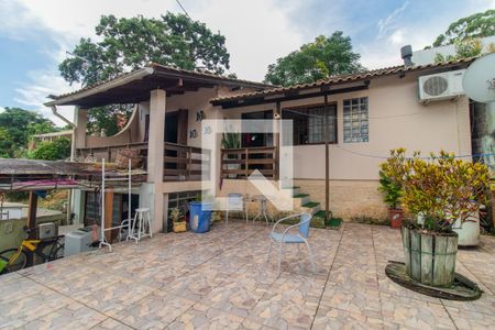 Casa à venda com 130m², 3 quartos e 3 vagas Casa à venda com 130m², 3 quartos e 3 vagasFachada