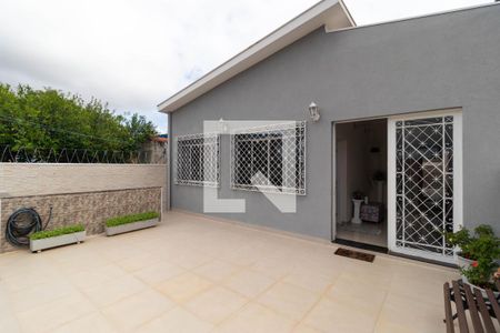 Casa à venda com 90m², 2 quartos e 2 vagas Casa à venda com 90m², 2 quartos e 2 vagasVaranda