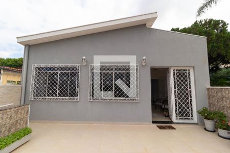 Casa à venda com 90m², 2 quartos e 2 vagas Casa à venda com 90m², 2 quartos e 2 vagasVaranda
