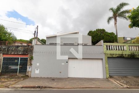 Casa à venda com 90m², 2 quartos e 2 vagas Casa à venda com 90m², 2 quartos e 2 vagasFachada