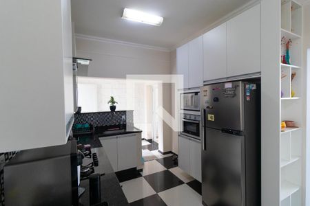 Casa à venda com 90m², 2 quartos e 2 vagas Casa à venda com 90m², 2 quartos e 2 vagasCozinha