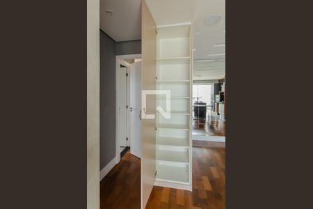 Apartamento à venda com 50m², 2 quartos e 2 vagas Apartamento à venda com 50m², 2 quartos e 2 vagasArmário da Sala