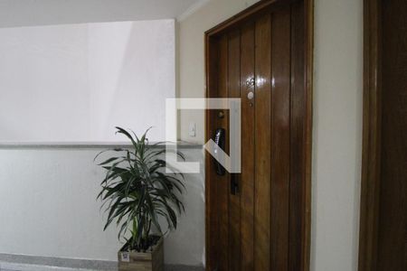 Apartamento à venda com 70m², 2 quartos e 2 vagasPorta do apartamento