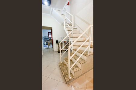 Casa à venda com 140m², 3 quartos e 3 vagasEscada