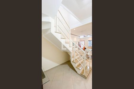 Casa à venda com 140m², 3 quartos e 3 vagasEscada