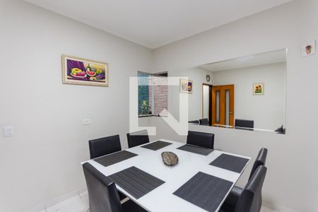 Casa à venda com 185m², 4 quartos e 4 vagas Casa à venda com 185m², 4 quartos e 4 vagasSala de Jantar