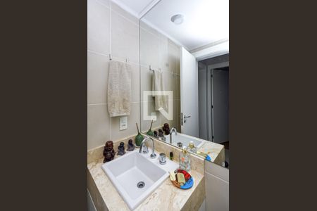 Apartamento à venda com 71m², 2 quartos e 1 vaga Apartamento à venda com 71m², 2 quartos e 1 vagaBanheiro Social