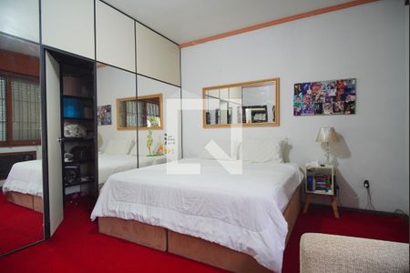 Casa à venda com 240m², 3 quartos e 2 vagasSuíte 2