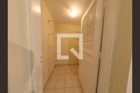 Casa à venda com 180m², 5 quartos e 2 vagas Casa à venda com 180m², 5 quartos e 2 vagasQuarto de Serviço